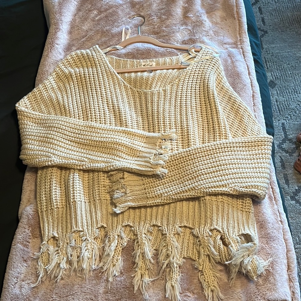 Raw hem sweater size m/l